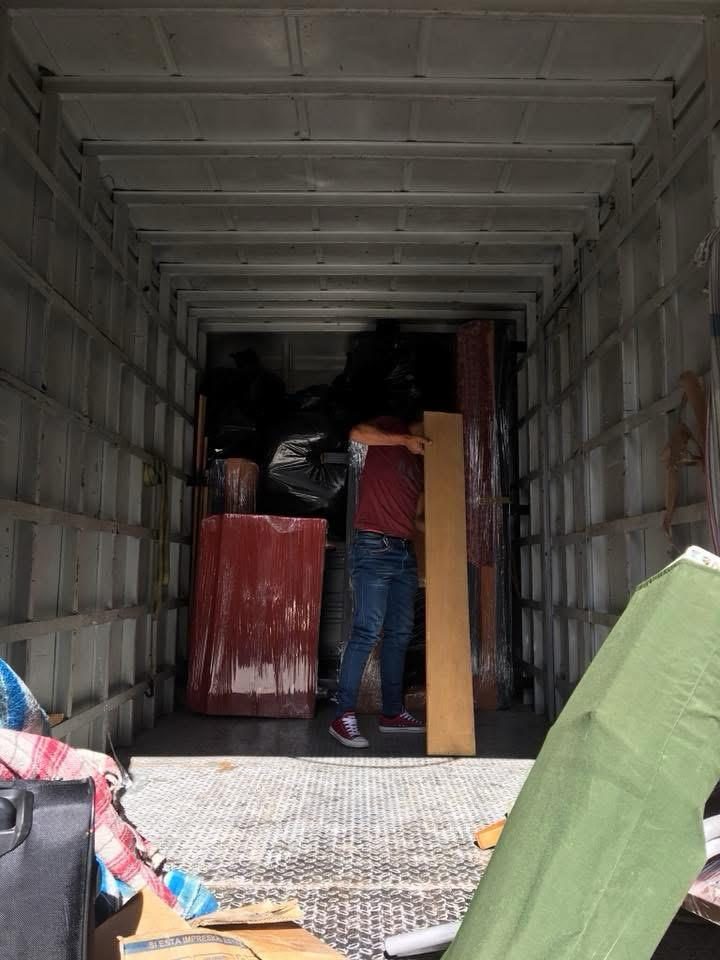Mudanza cargada en camión 7